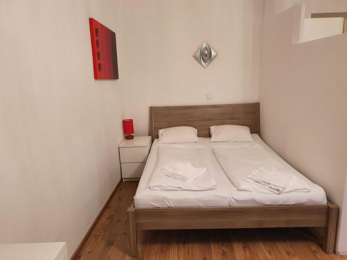Vibrant Red Apartment I Contactless Check-In Viena Exterior foto